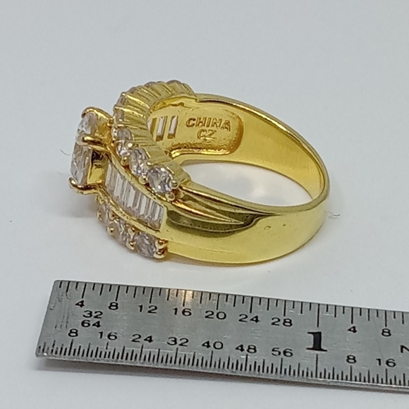 * 925 ring dazzling baguette cut cubic zirconia gold tone size 9 - Picture 3 of 4